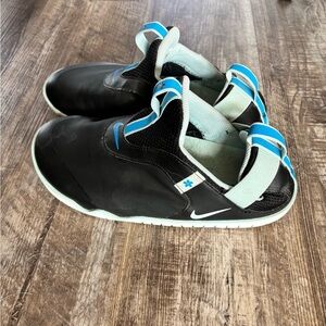 Nike Black & Blue Slip-On Athletic Shoes, medical staff shoes, Zoom pulse model